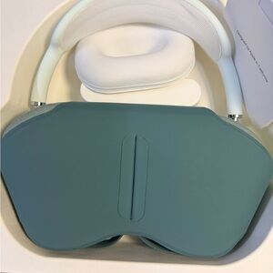 Apple Airpod Max Headphones Green
lightening charger Not USB-C